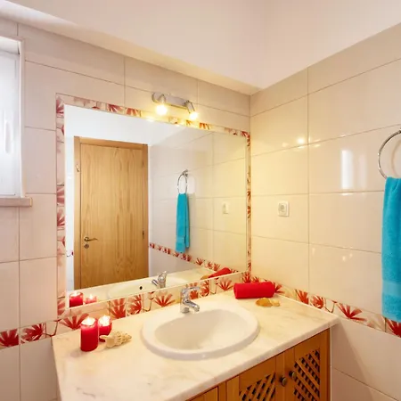 Villa In Areias De Sao Joao Near Praia Da Oura