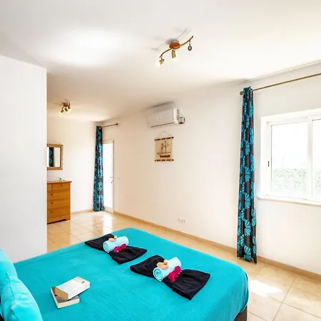 Villa In Areias De Sao Joao Near Praia Da Oura Vila