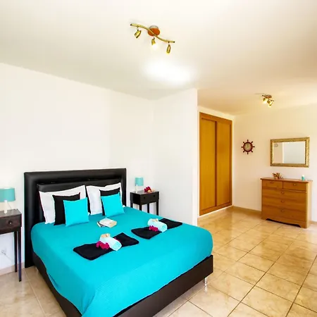Villa In Areias De Sao Joao Near Praia Da Oura Vila