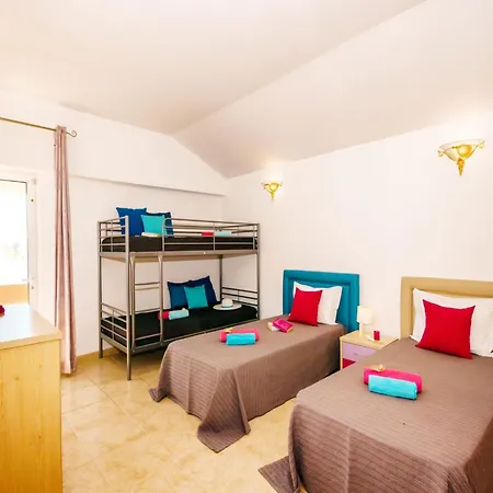 Villa In Areias De Sao Joao Near Praia Da Oura *