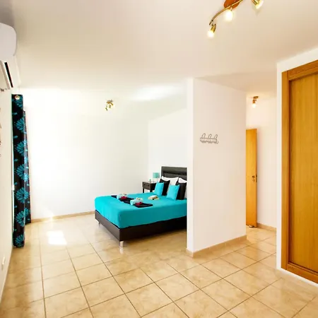 Villa In Areias De Sao Joao Near Praia Da Oura *