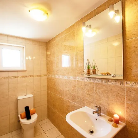 Villa In Areias De Sao Joao Near Praia Da Oura